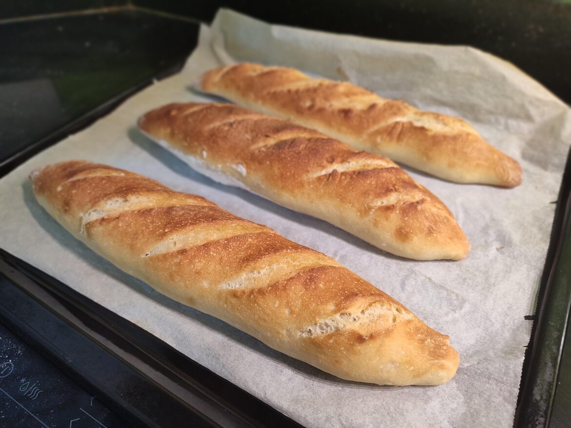 My first attempt at baguette ended up quite nice 😊