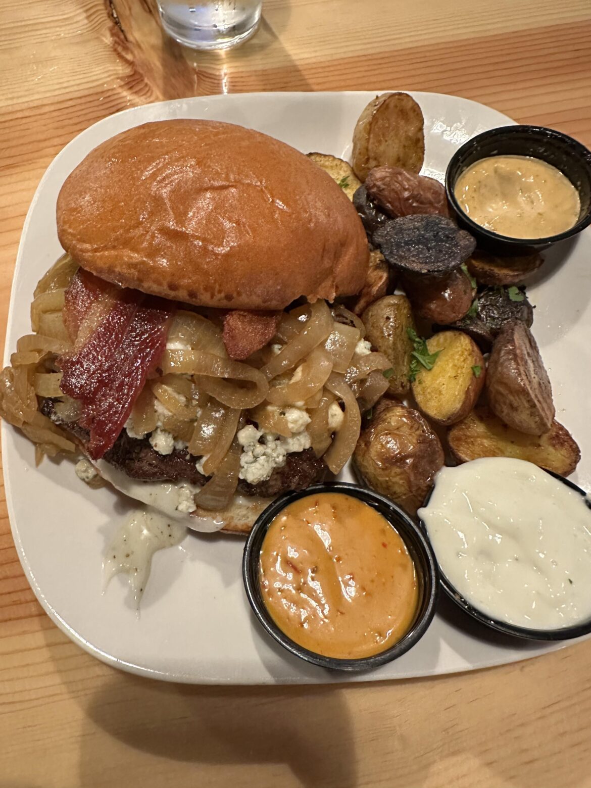 This burger I got last night 🤤