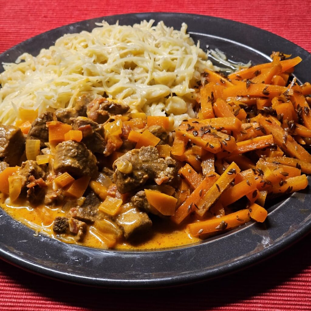 Beef ragù with homemade spätzle and glazed caraway carrots