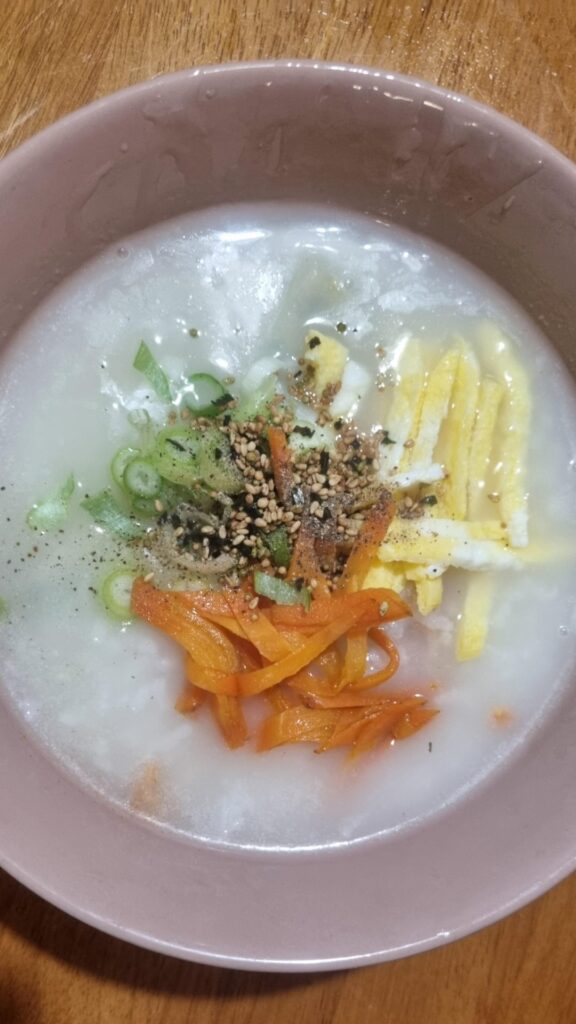 떡국 Korean New Year Rice-Cake Soup
