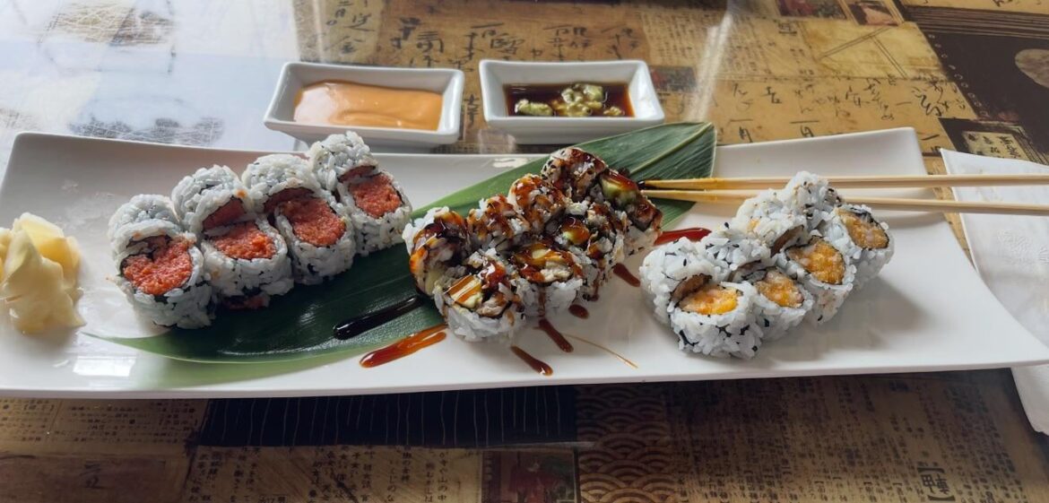 Spicy salmon,spicy tuna,el avocado rolls