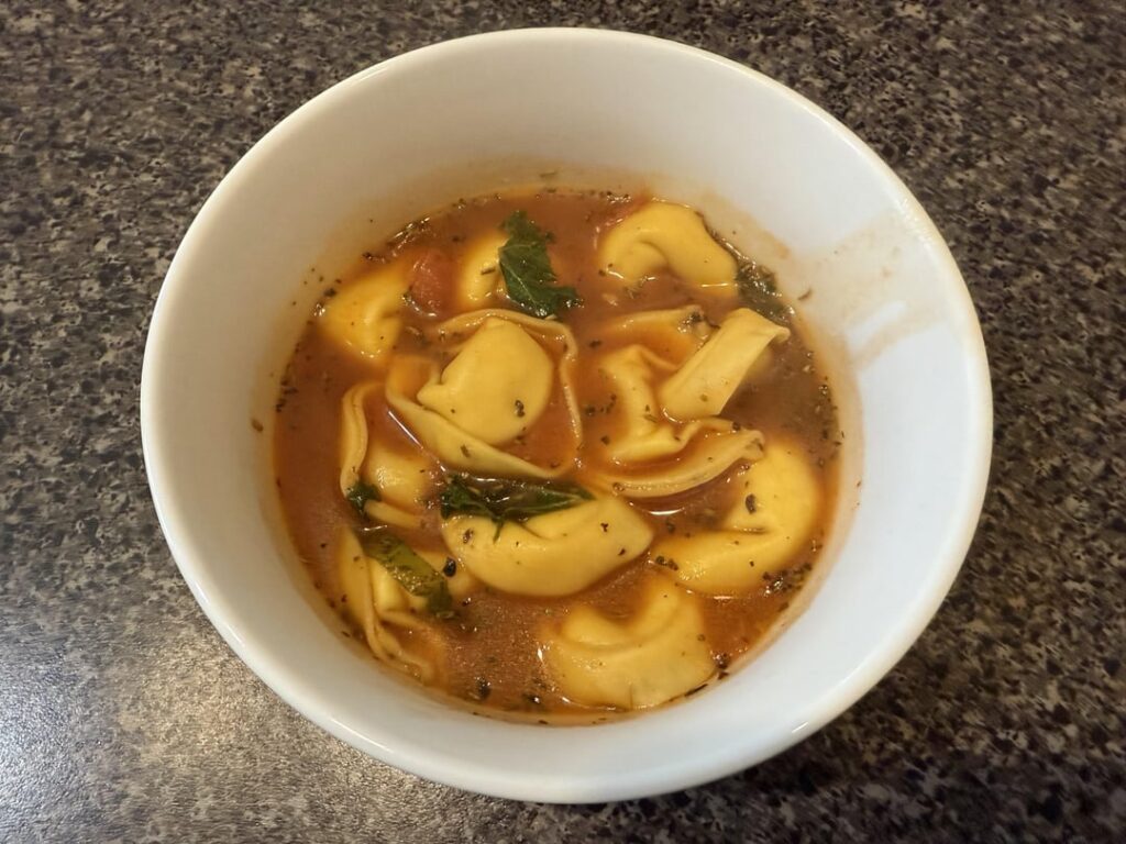 Spicy Tuscan Tortelloni & Kale Soup…Super Yum!! Review Below ⬇️