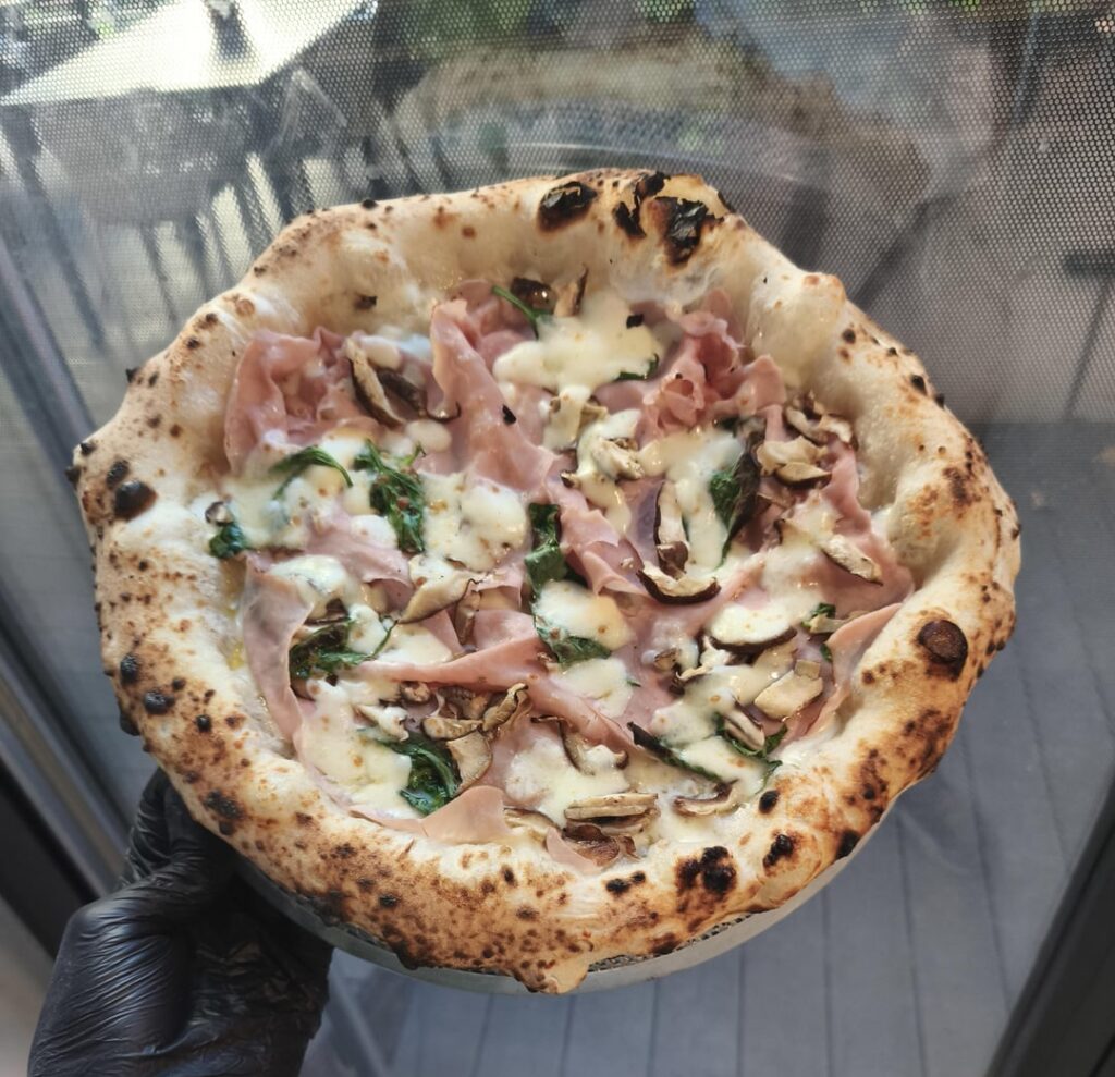 Top and bottom of pizza baked at 460° C