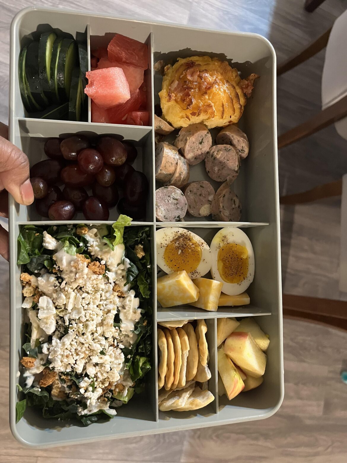 Would you say this is pretty balanced? Breakfast, lunch and snacks are shown.