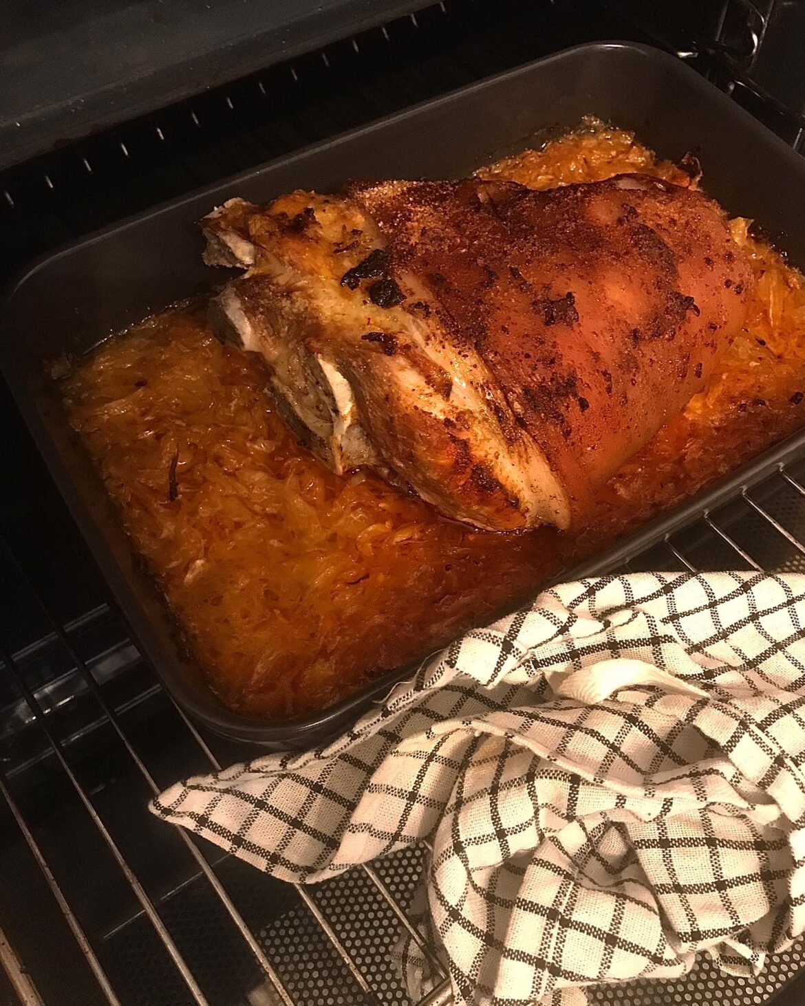 Pork knuckle with braised cabbage