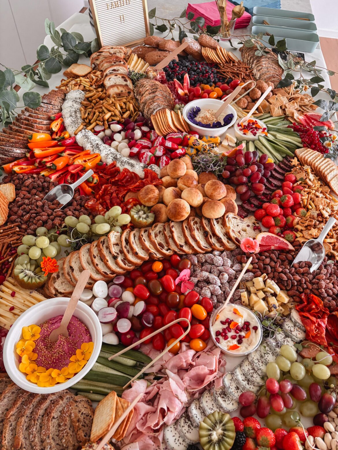 A beautiful Grazing Table that I made last year 🥹🧀🍇 #belgium