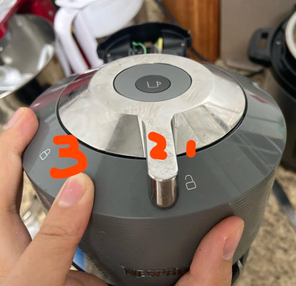 Nespresso vertuo next can not close lid Nespresso vertuo next can not close lid
