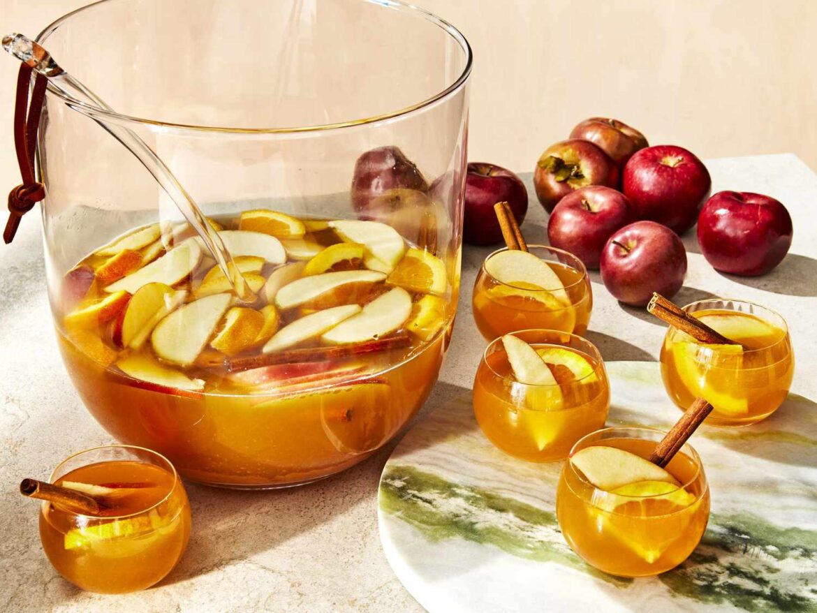 28 Thanksgiving Cocktail Recipes We Can All Be Grateful For