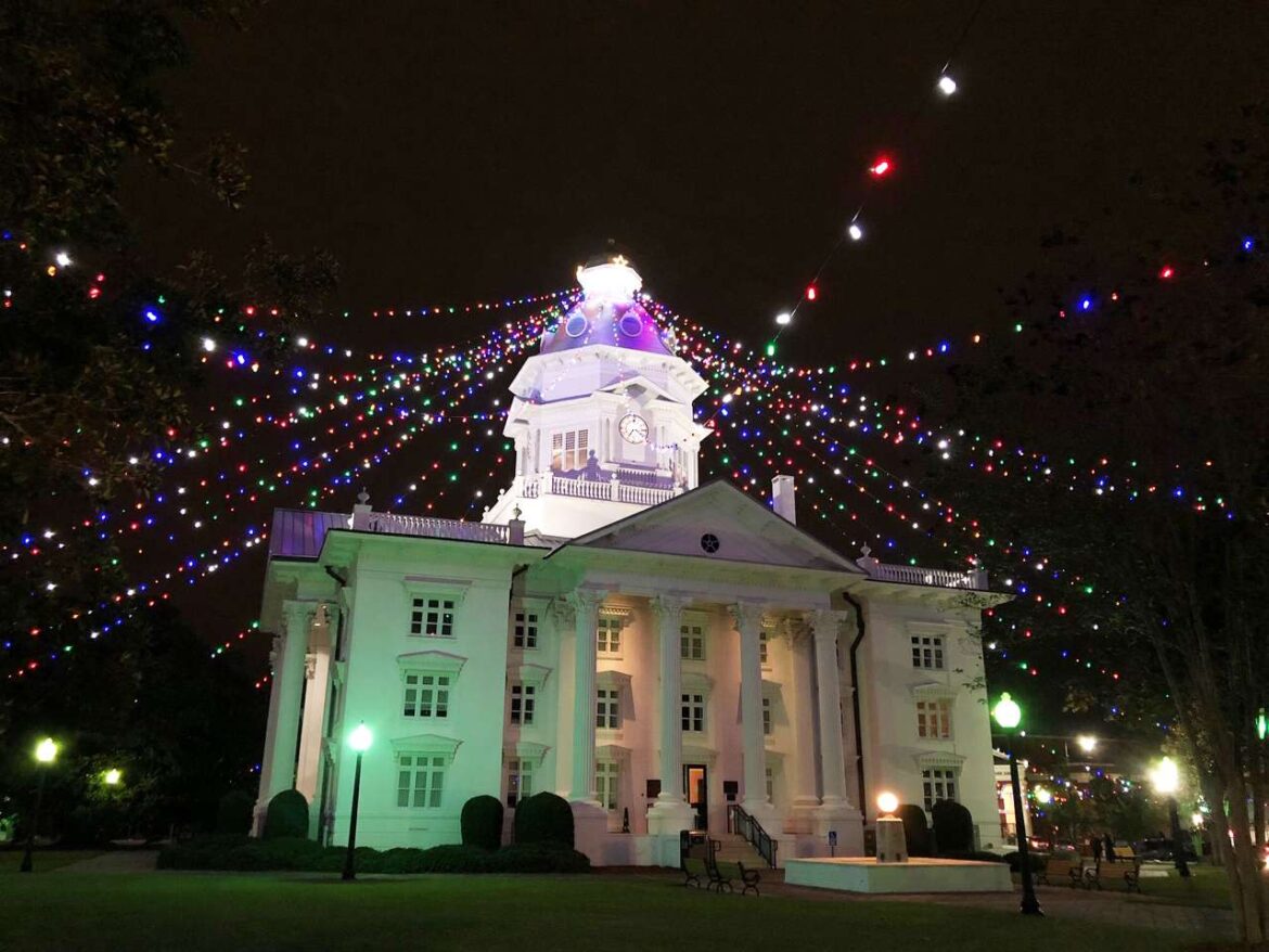 No One In This Small Town Eats Thanksgiving Dinner