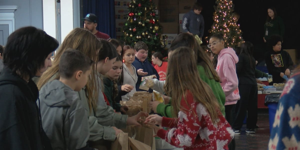 Windsor middle schoolers give a helping hand for Bandera Family Christmas Dinner prep Windsor middle schoolers give a helping hand for Bandera Family Christmas Dinner prep