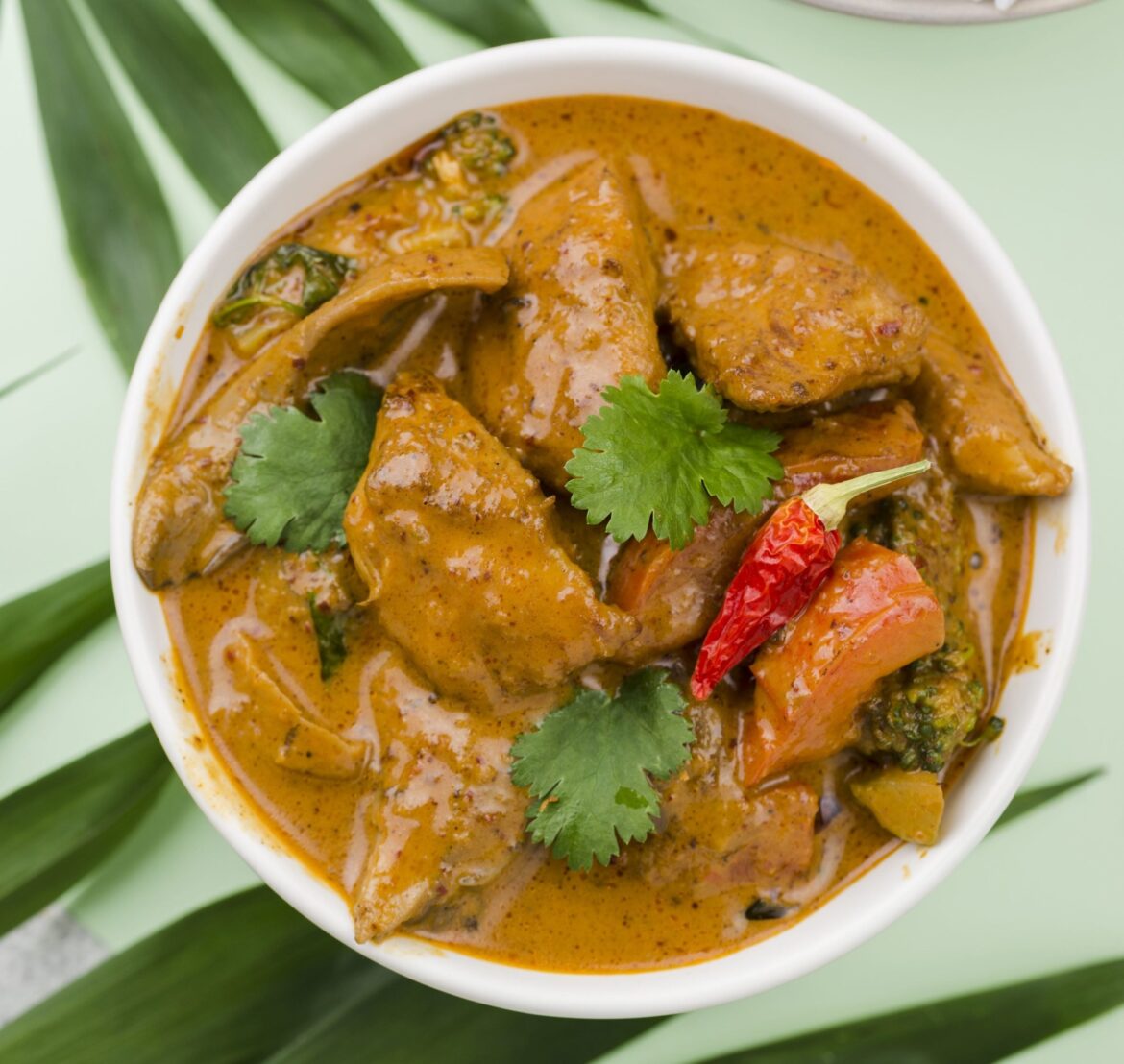 Keto Coconut Curry Chicken Thighs with Broccoli: Ready in 35 Minutes