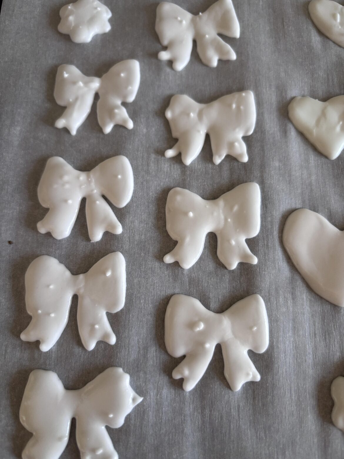 Help! Little peaks in icing