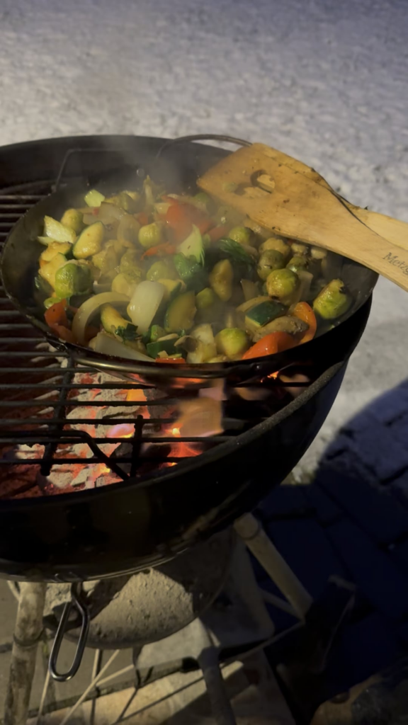 Nothing here but grilled veggies in light snow in Germany 🙋‍♂️