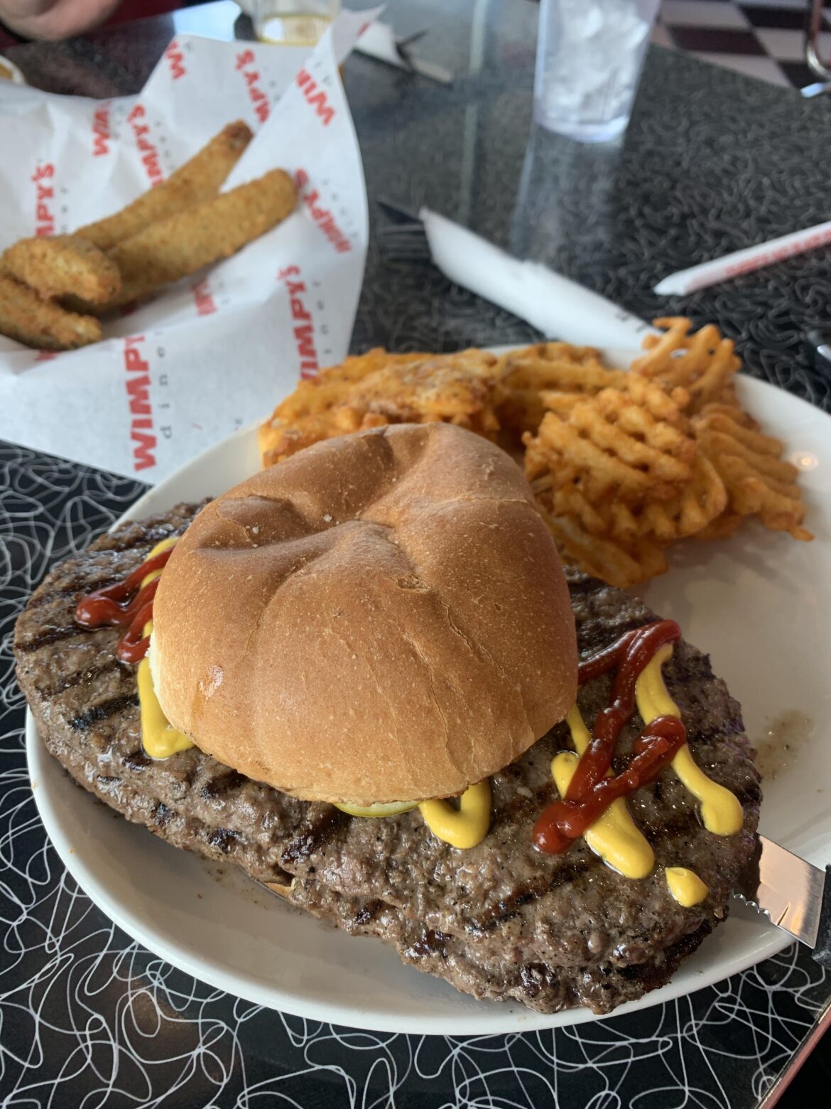 Double Famous Burger - Wimpys Diner