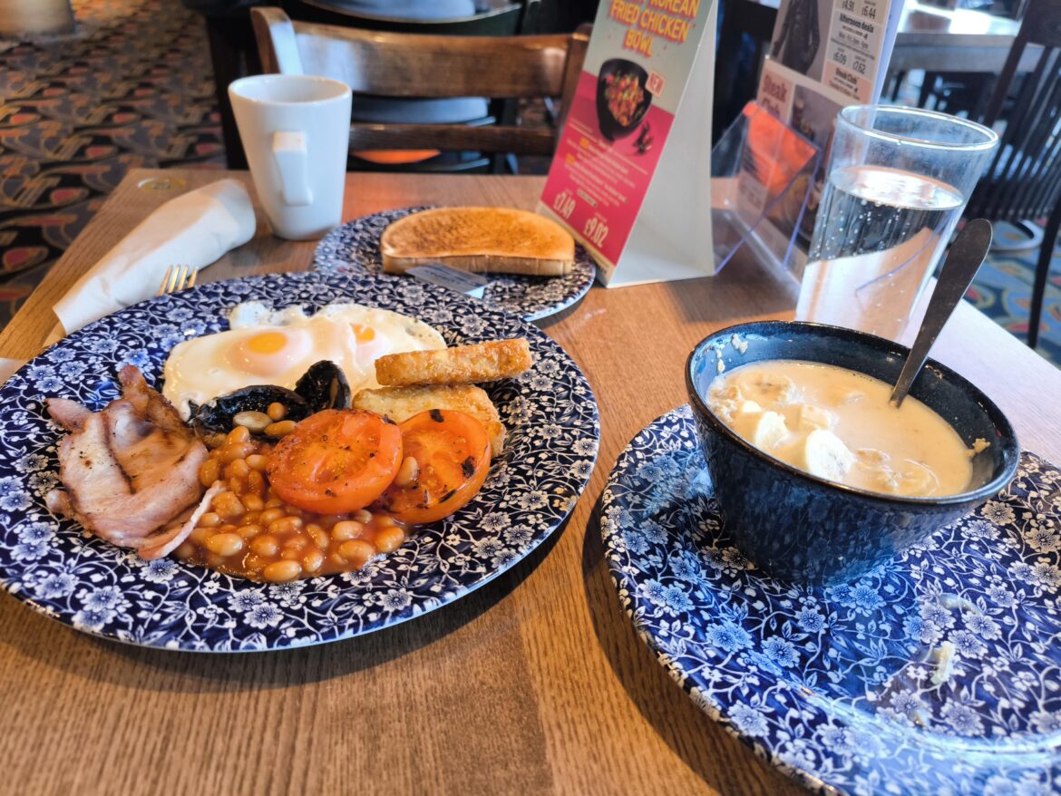 Spoons breaky again.