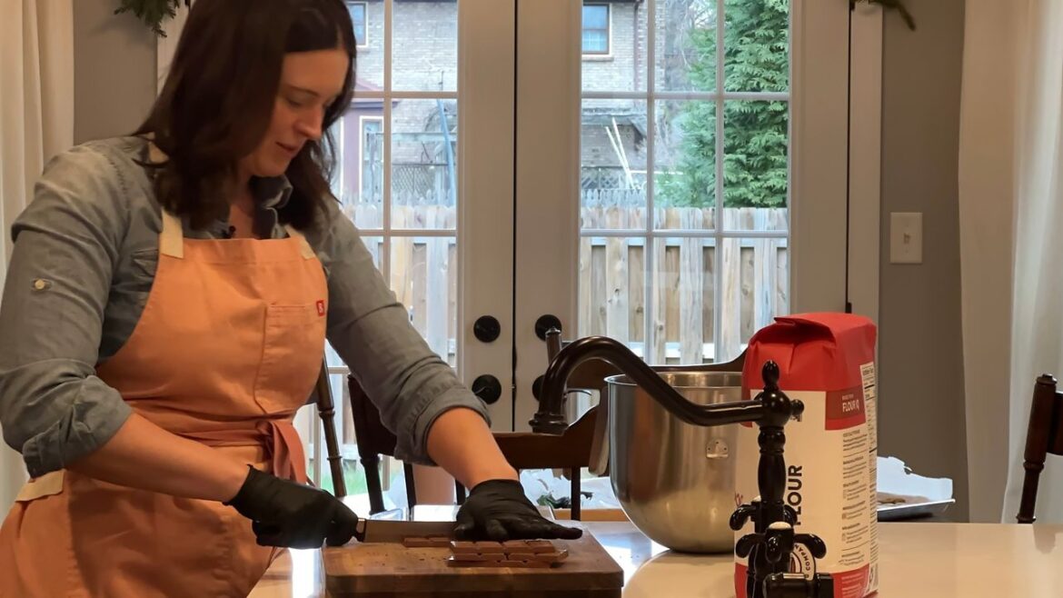 Louisville baker wins Christmas cookie decorating challenge