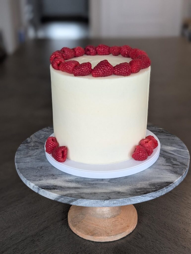 Starting off the year with a Chai white chocolate raspberry cake 🤤