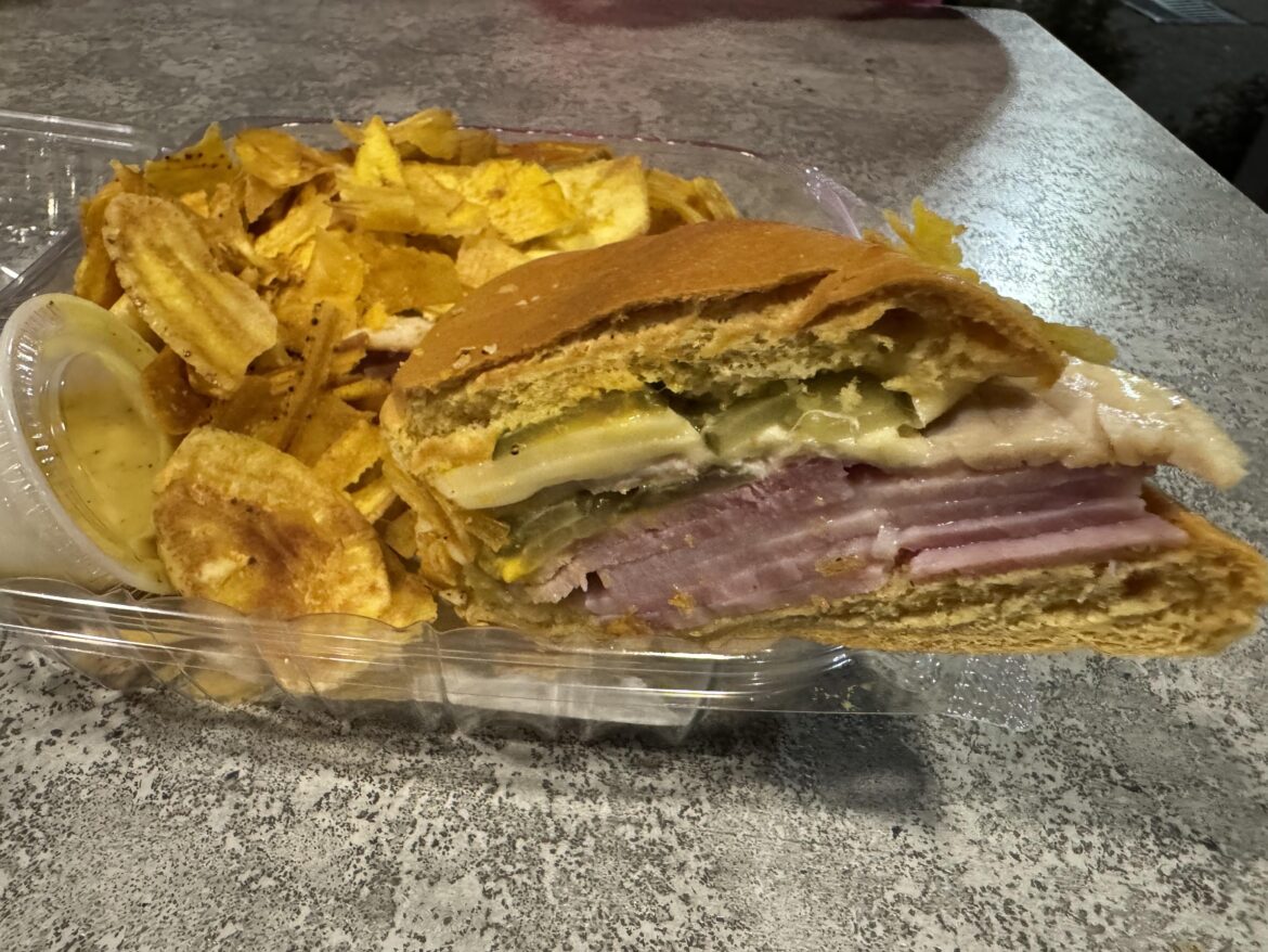 Media noche, odd ham to pernil ratio but still hit the spot