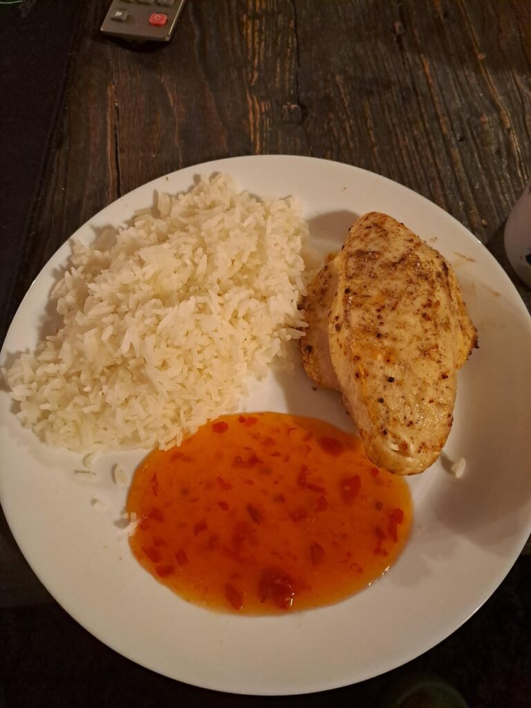 Does 750 seem like a nice estimate for this? 🫡 Jasmine Rice, Chicken Fillet (ignore the sauce)