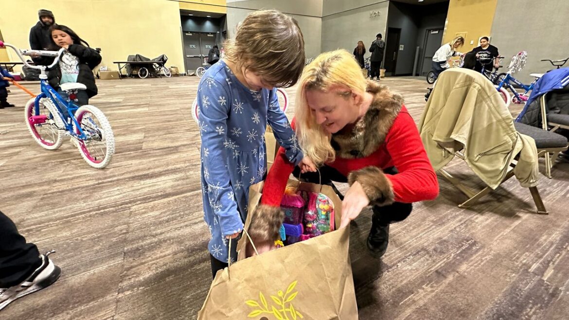 Sunday Morning Club host 37th annual Christmas Dinner