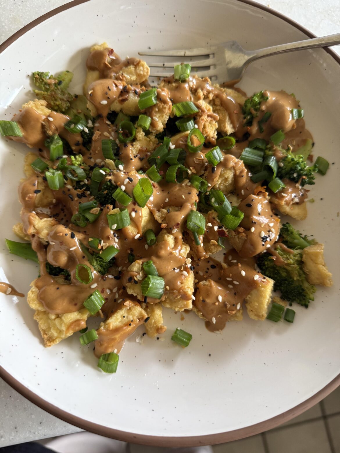 Less than 400 calories and 38 grams of protein for this deliciousness. Crispy tofu and steamed broccoli topped with a delicious peanut satay sauce
