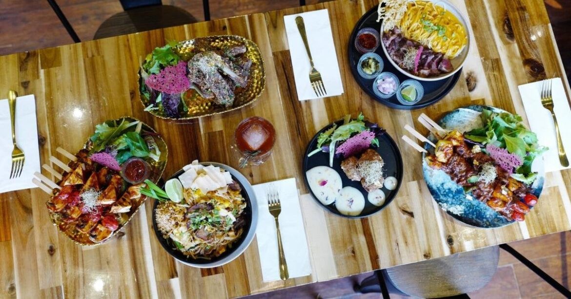 This Toronto neighbourhood is becoming a Thai food hot spot. And its newest restaurant is serving up a bold twist -- From the experimental Plearn Cafe to the new Thong Lor, a Bangkok-style street food spot, local restaurateurs are offering new takes on traditional Thai dishes with global influences.