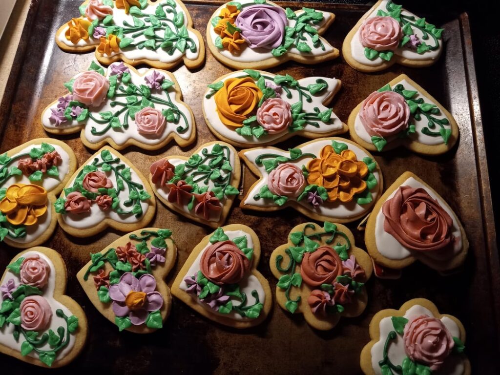 practicing floral piping 🌷