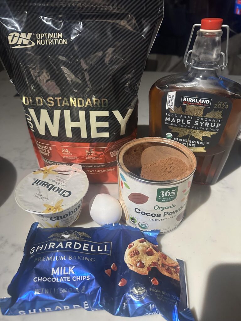 High protein lava-ish cake. [approx 40g protein, 370 cal]