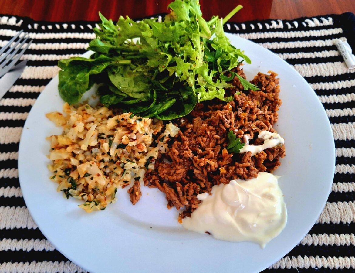 Spiced crispy mince, sour cream, herbed cauliflower rice and a leaf salad.