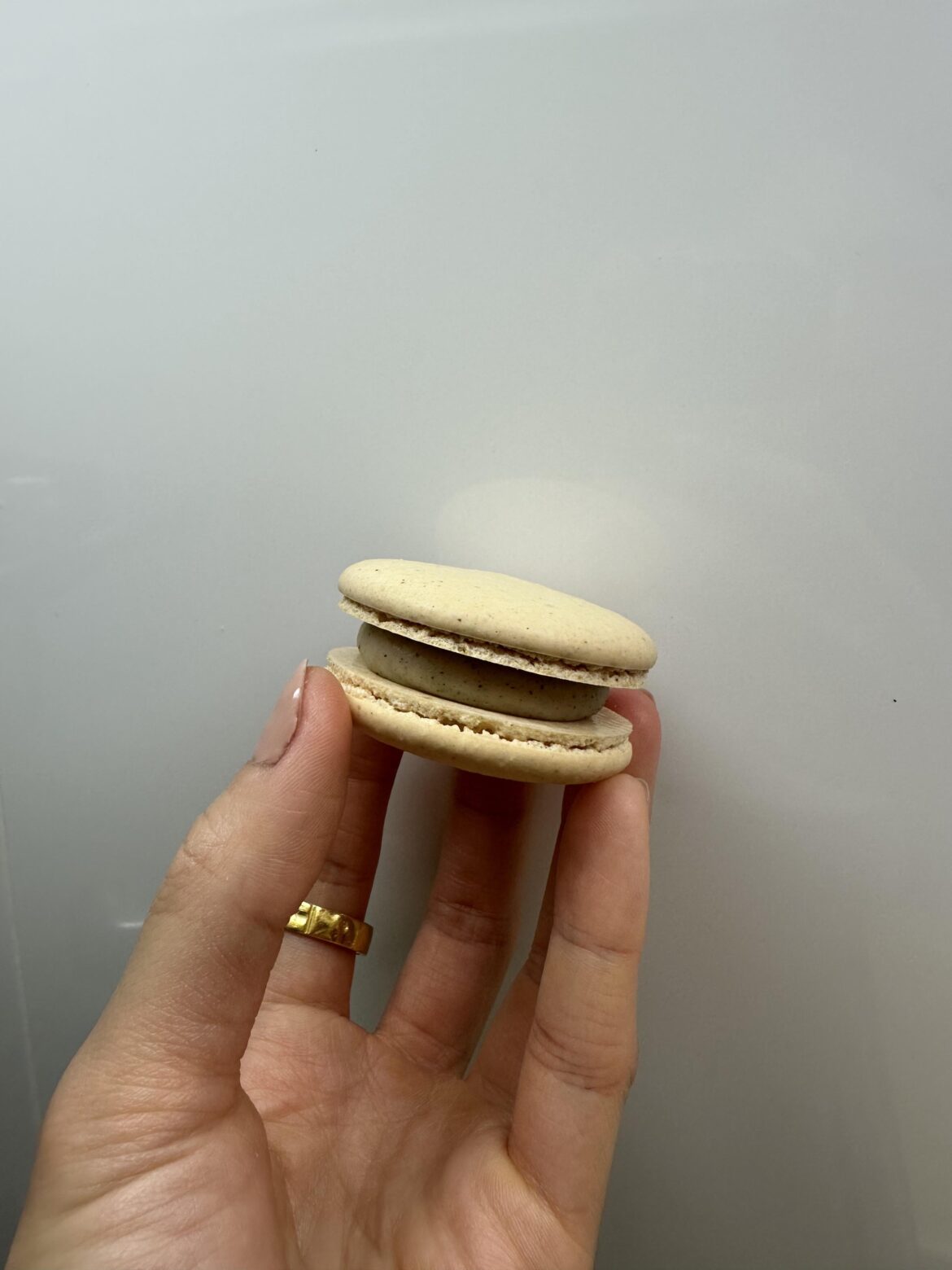 vanilla almond macarons