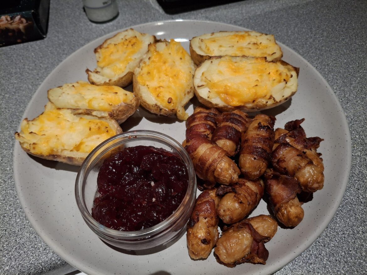 Random post Christmas meal, 3 cheese potato skins and pigs in blankets
