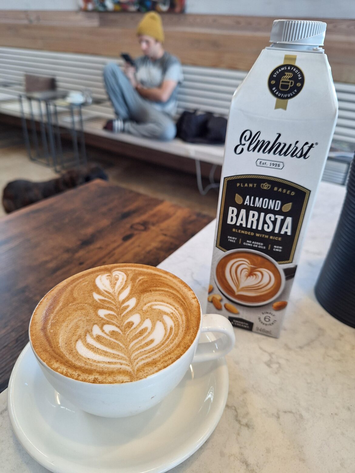 Anyone else use Elmhurst for their alt milks? This was a recent pour with their almond milk and sometimes I think it pours better than our locally sourced whole milk 👌