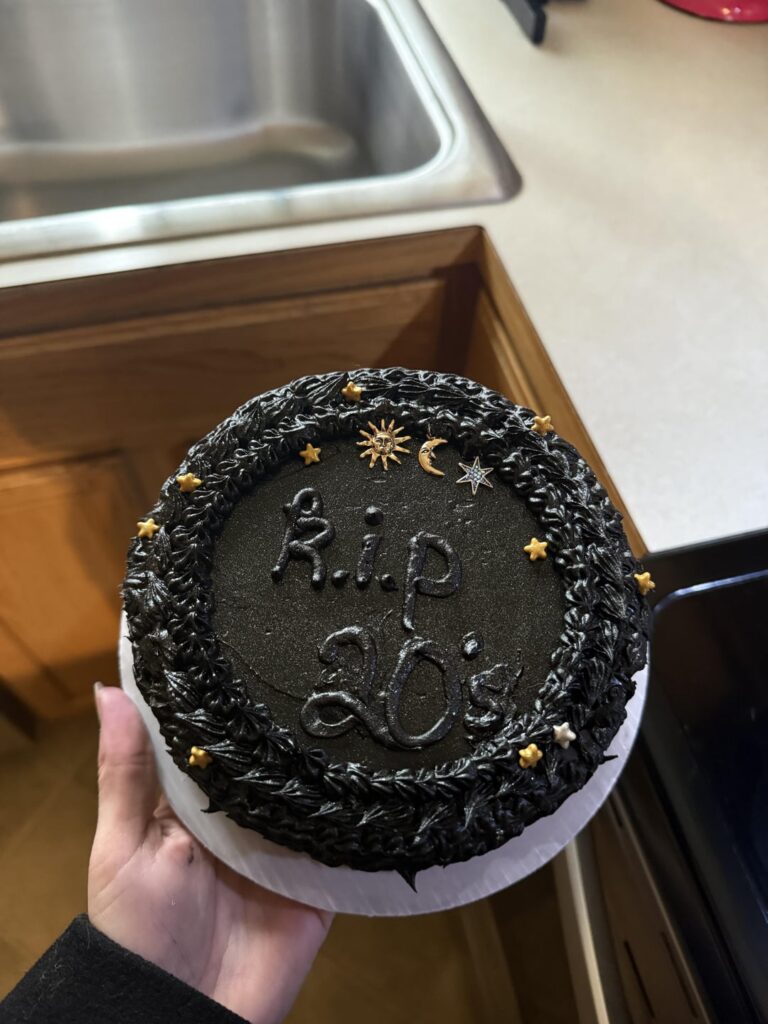 Enjoy my horrible first attempt at decorating a cake for my besties 30th birthday 😂🤦🏼‍♀️ yall make this look easy