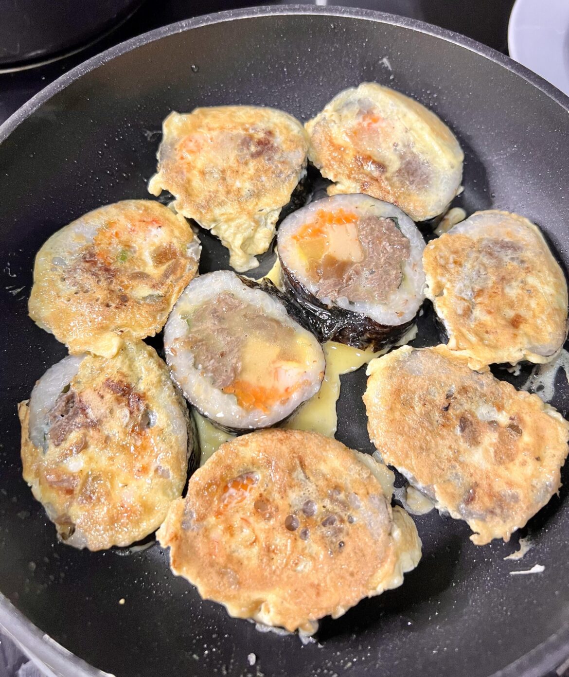 Kimbap dipped in egg