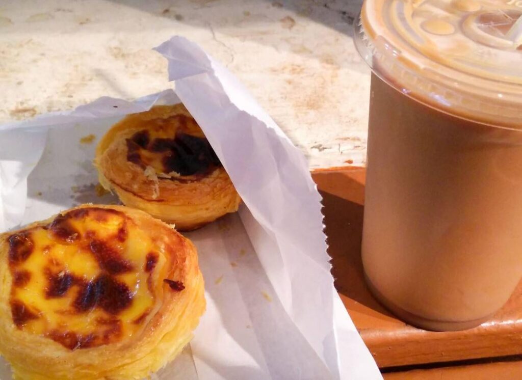 custard tart and milk tea