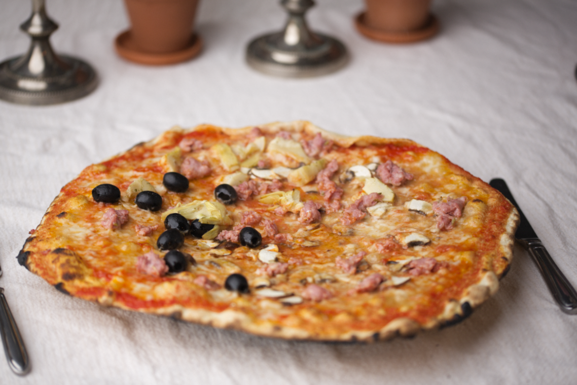 Scrocchiarella romana the third. Olives, mushrooms, salsiccia (with fennel), artichokes. fior di latte.