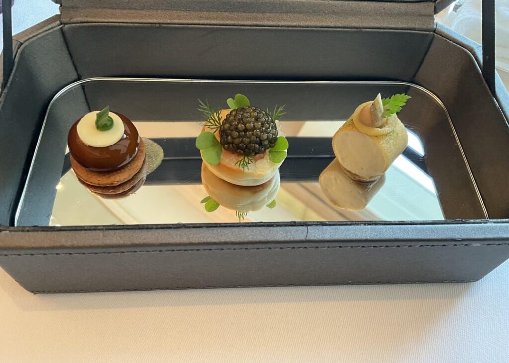 Caprice (3*), Hong Kong