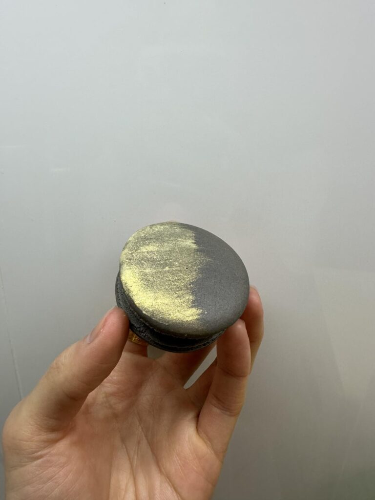 Black sesame macarons