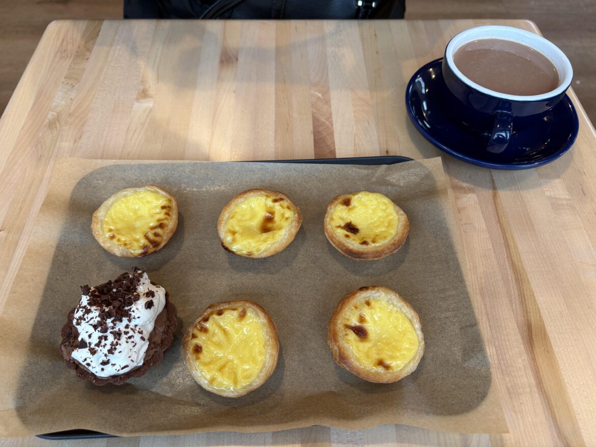 Cadinho Bakery & Café: Pastel de nata and French Silk pie