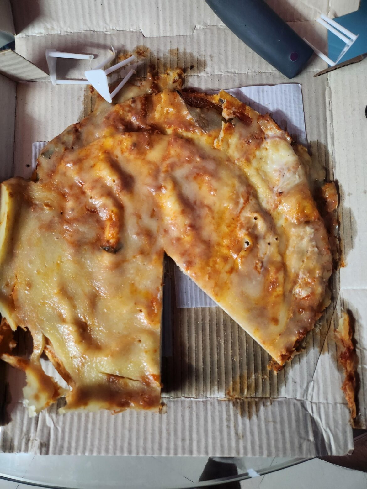 Had to cut it with a knife coz it didn't come sliced.