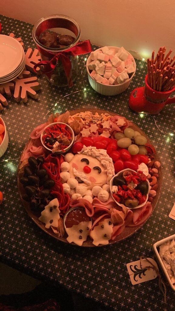 I just discovered this sub 🥳 here is my Christmas mini board 🎅🏻