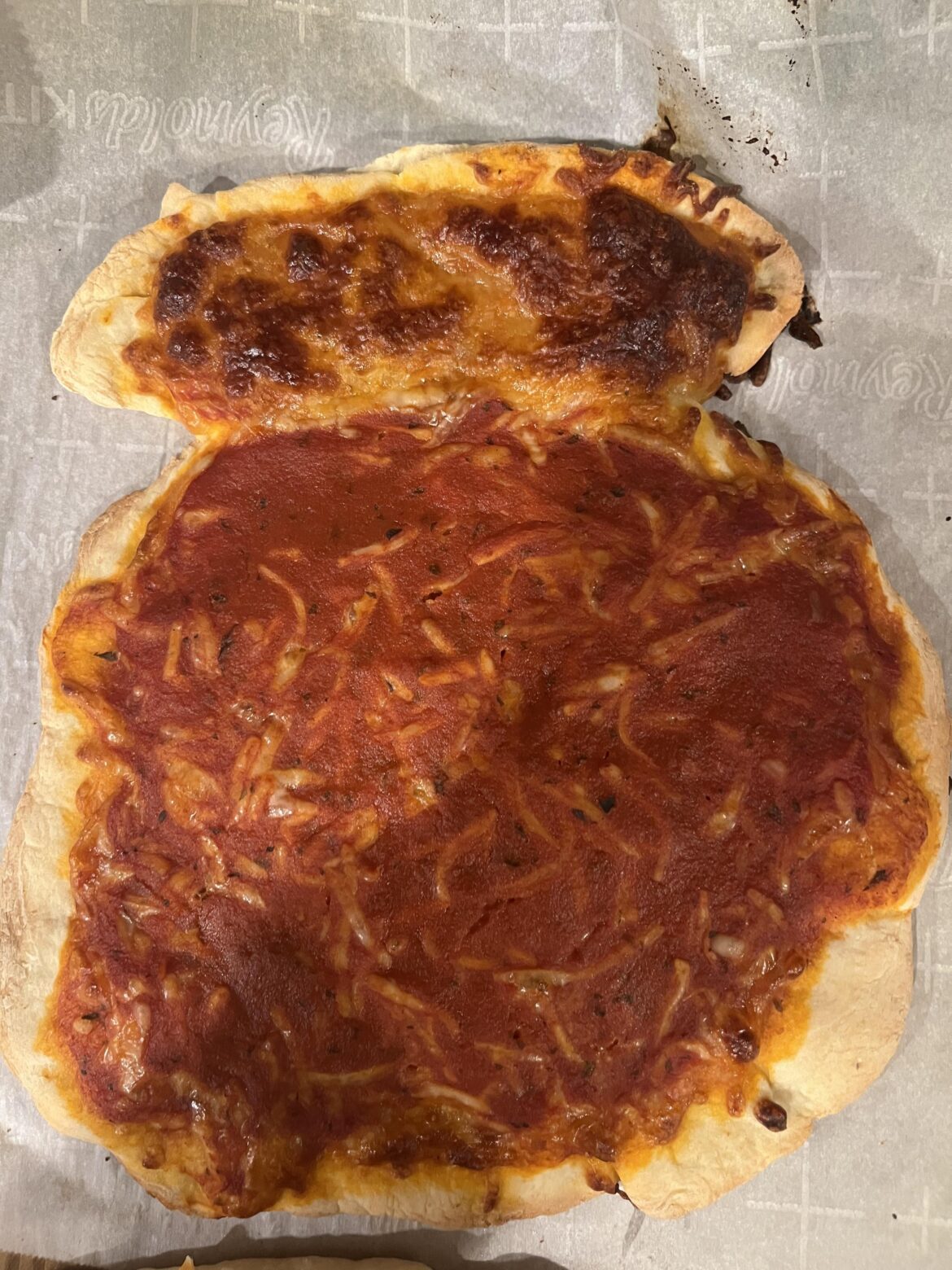 OP made this “pizza” in the shape of a pot of gold