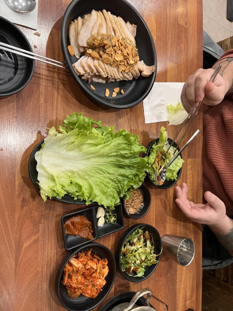 Super garlic-y roast pork ssambap