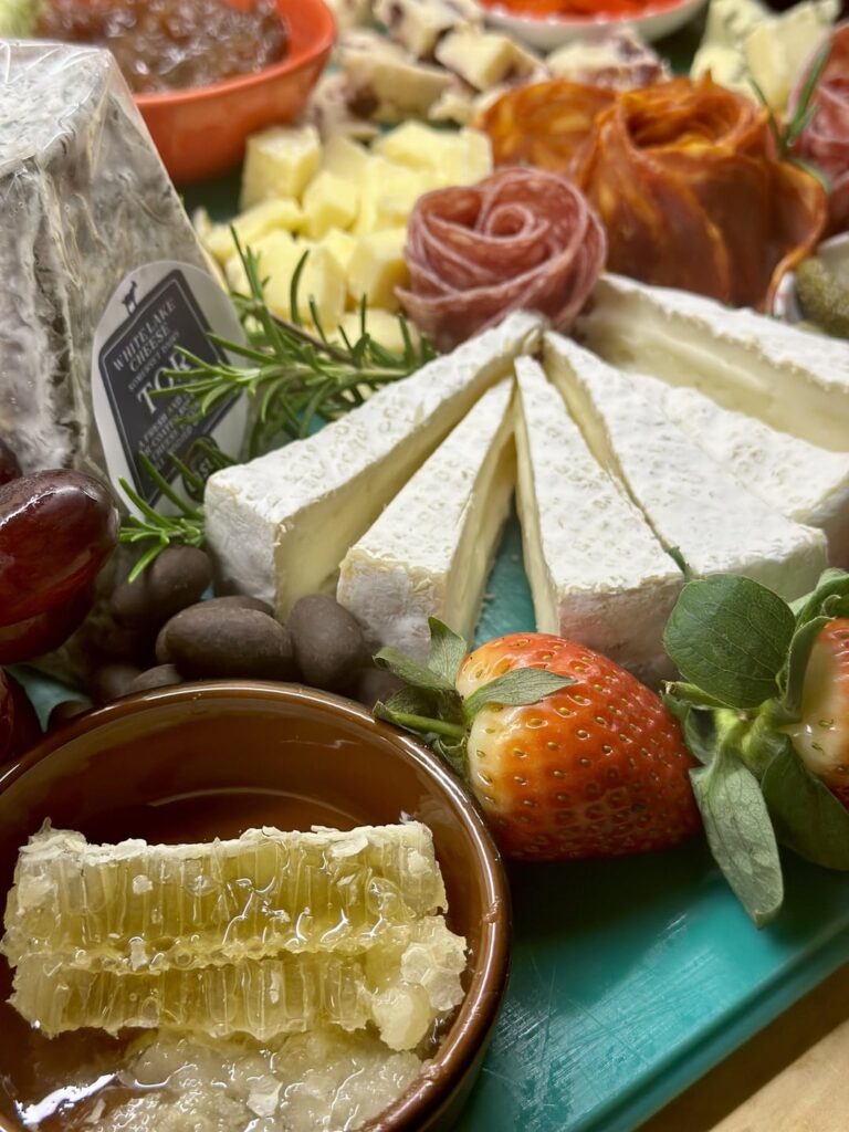 My first cheese board for our friends on NYE 🧀🍷