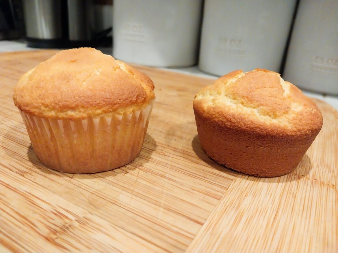 Muffin Liner vs Without. Same amount of batter & bake time. Why are they so different?