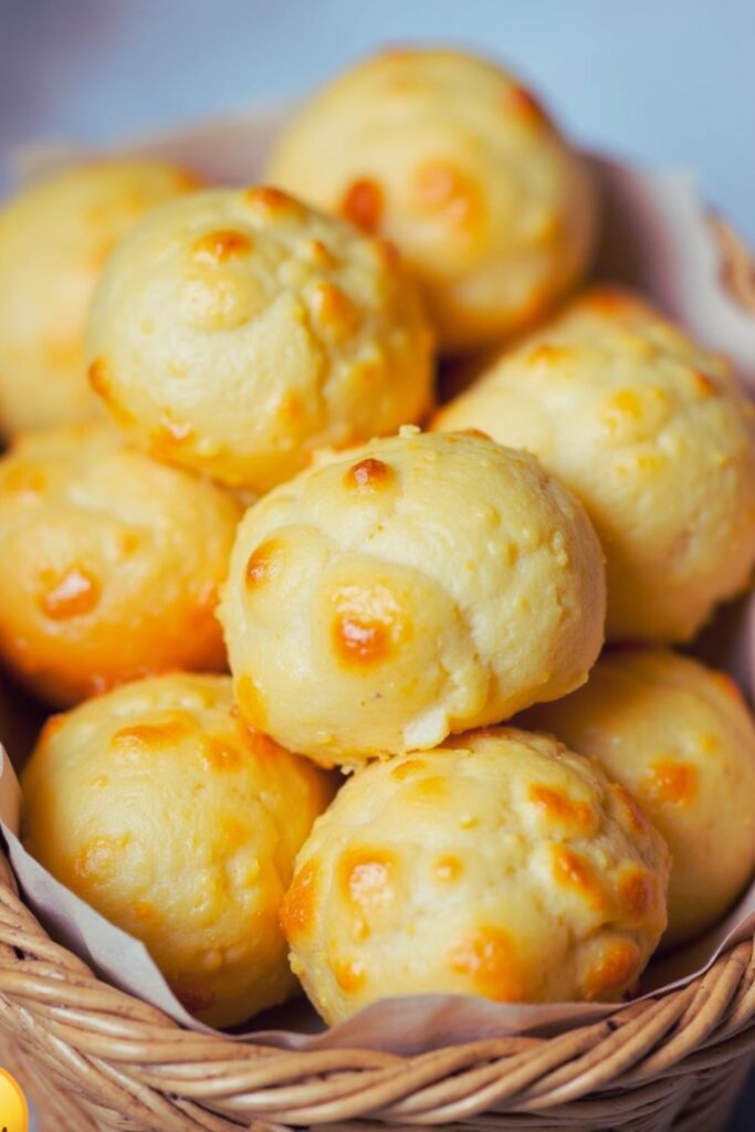 Cheesy Brazilian Cheese Bread (Pão de Queijo)