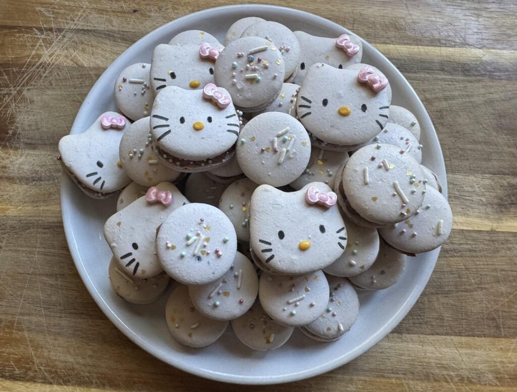 Made Hello Kitty macarons last night for my niece’s 7th bday today. Forgot to print a template at work so freehanding it drove me nuts haha