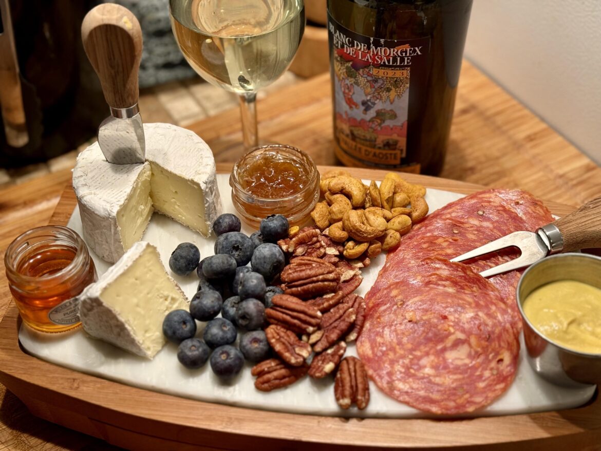 A triple cream with honey, blueberries, & fig jam to start off 2025