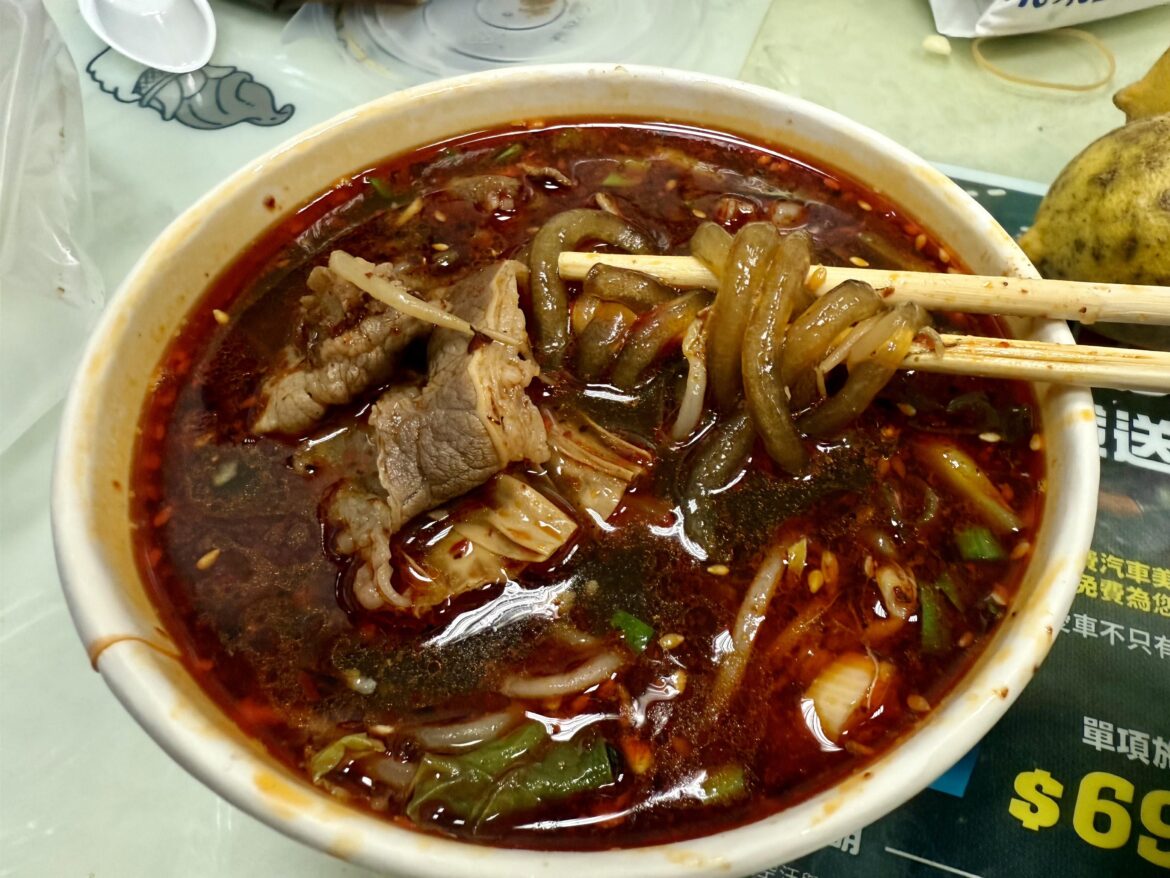 Sichuan hot and sour noodles, the noodles are sweet potato noodles