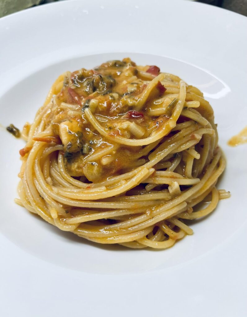 Spaghettoni with garlic, canned tomatoes, parsley, pecorino rinds, dried chilli and good olive oil | The Fat Chamois